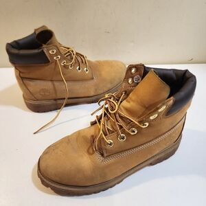 TIMBERLAND tan suede lace up size 5.5M  Junior